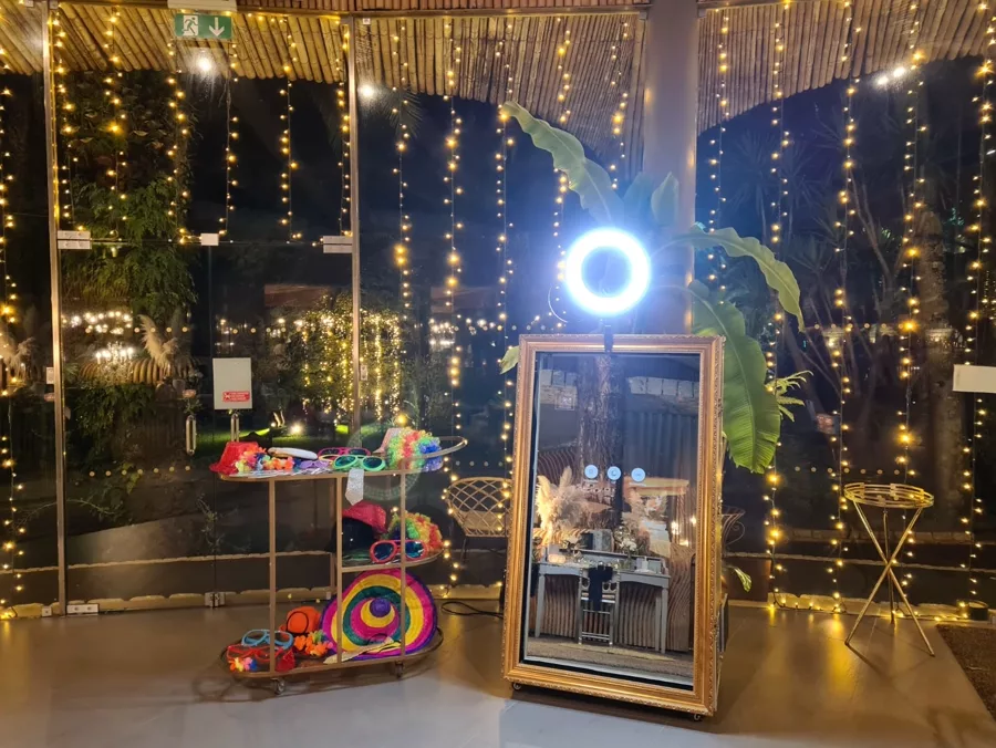 Espelho mágico Mirrorbooth montado num casamento