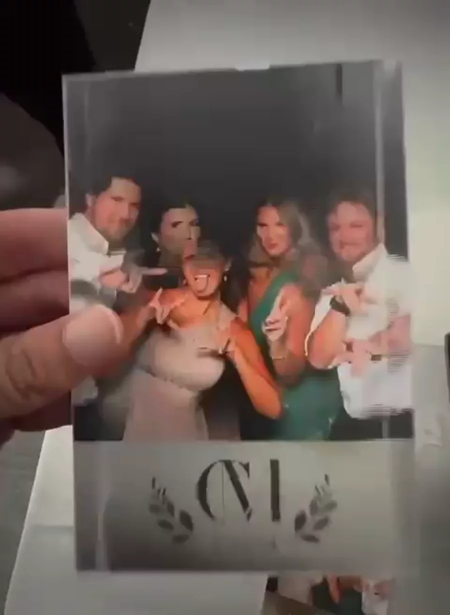 Fotografia lenticular Pixmotion impressa, segurada na mão